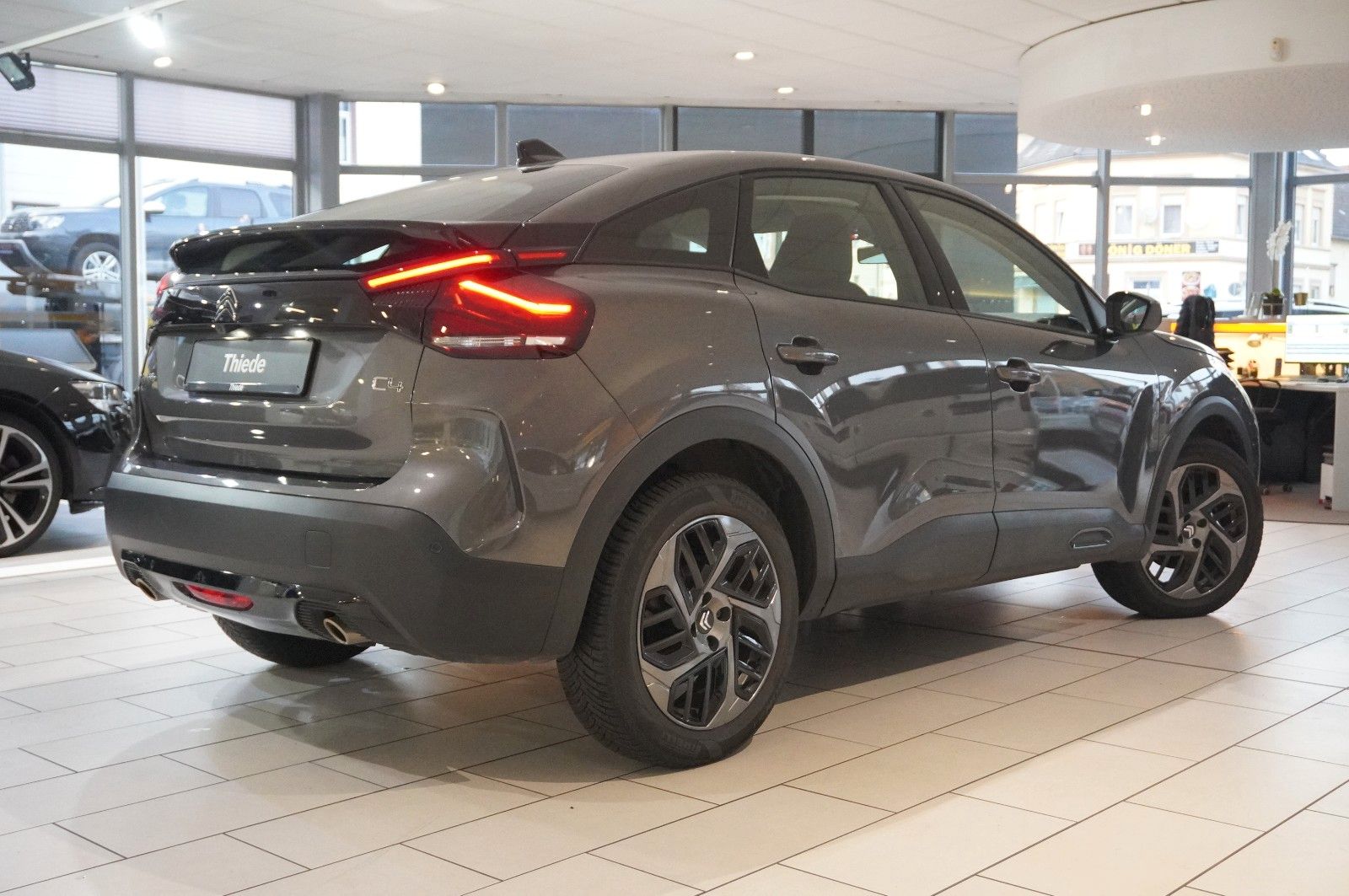 Fahrzeugabbildung Citroën C4 Lim. 1.2T PLUS NAVI/LED/KAMERA/SPORT /VIR/DAB