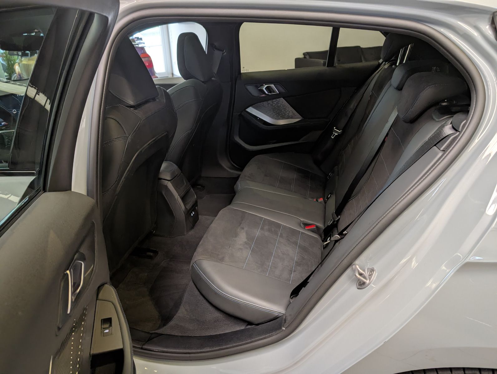 Fahrzeugabbildung BMW 118 d M-Sport Premium Shadow Cam Pano Alcan 18"