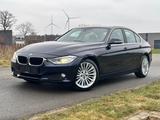 BMW 320 i Aut.Lim. Efficient Dynamic-Xenon-Navi-Eur6 - blaue BMW 3er Reihe