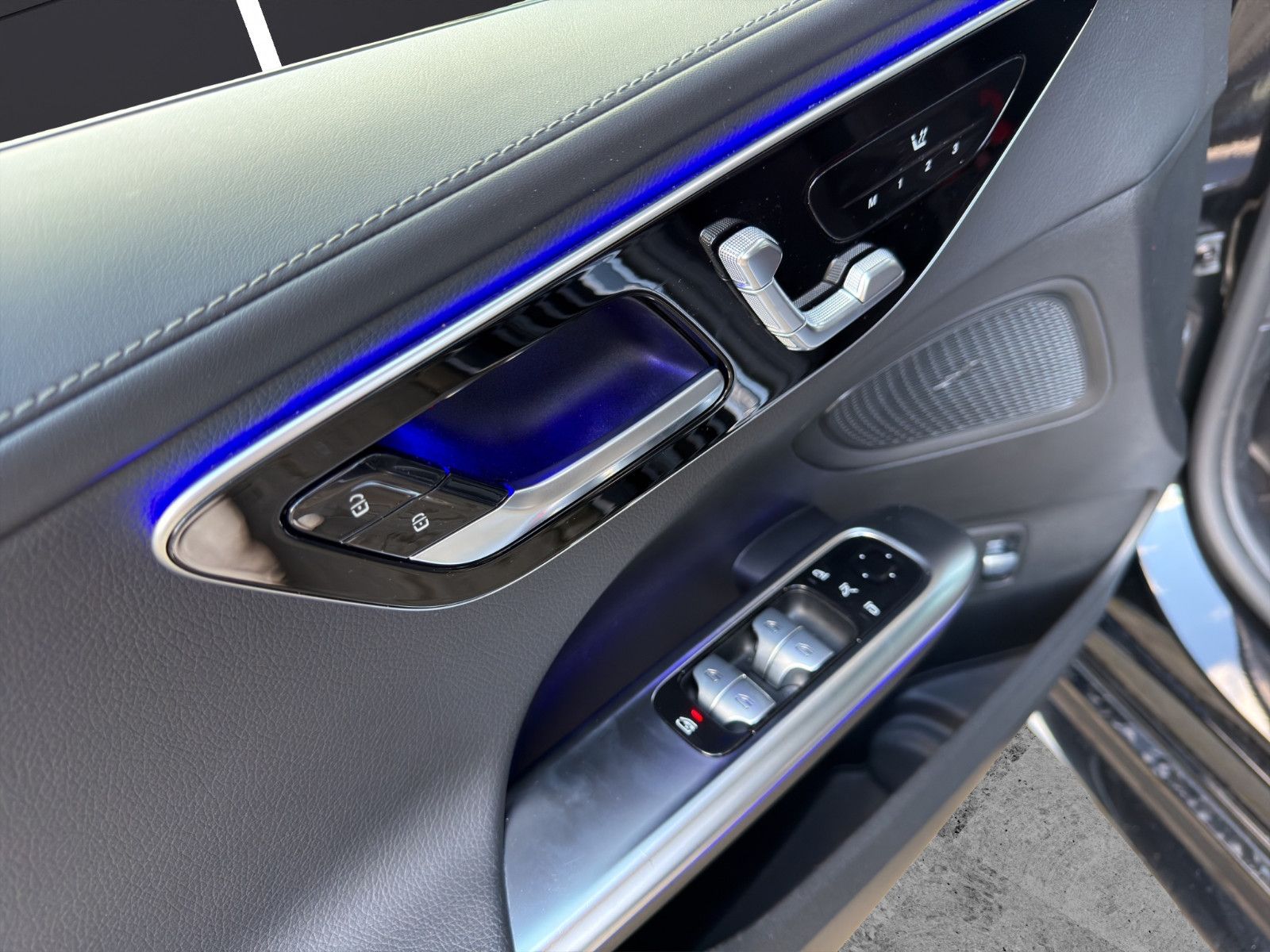 Fahrzeugabbildung Mercedes-Benz C 300 e*AMG-Line*Night-Paket*Pano*Ambiente*360°