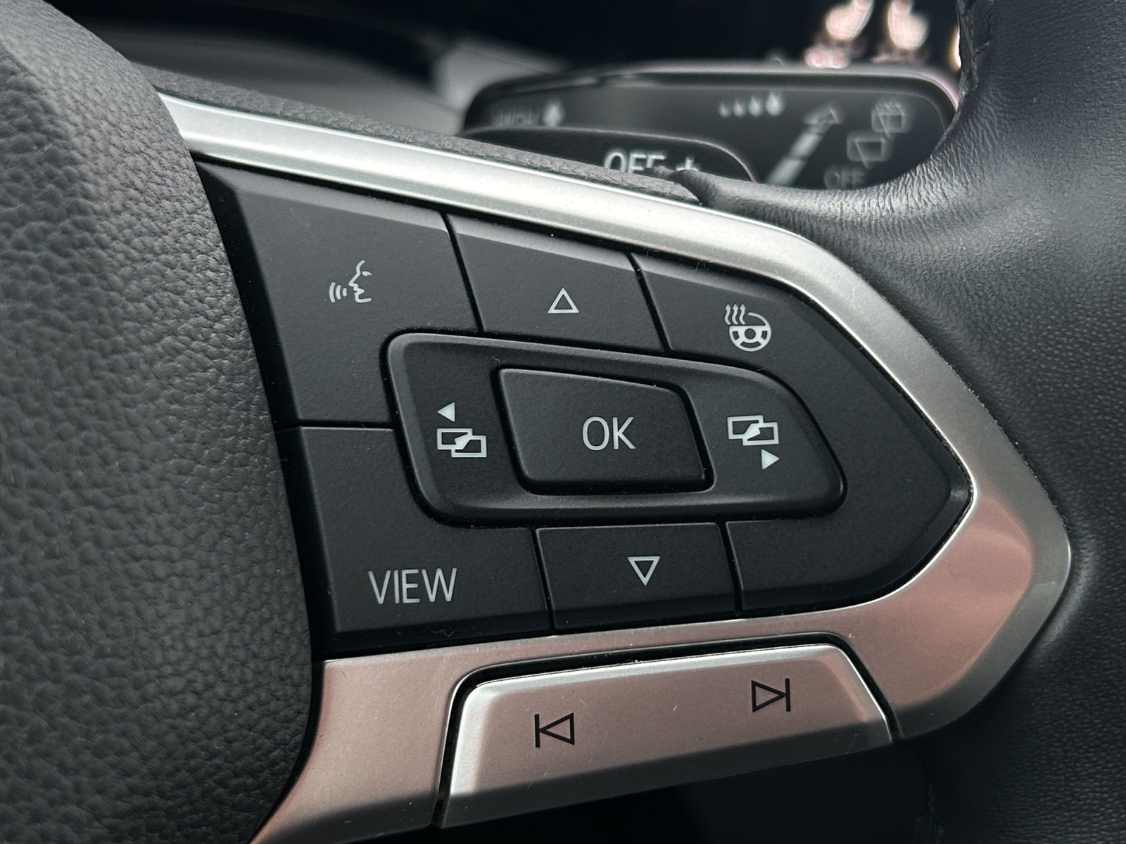 Fahrzeugabbildung Volkswagen Golf VIII Variant Style TDI DSG IQ.Light ACC SH