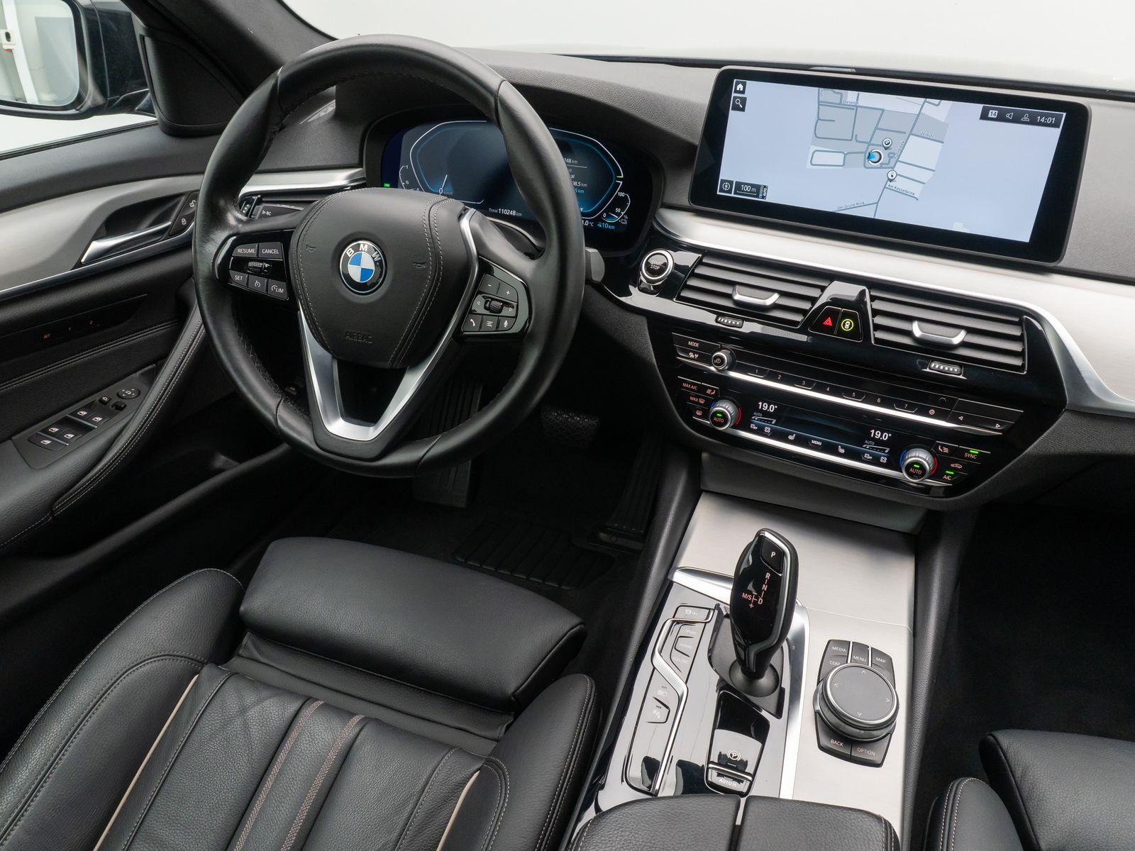 Fahrzeugabbildung BMW 530e xD Kamera DAB DisplKey HiFi Alarm 4*Klima