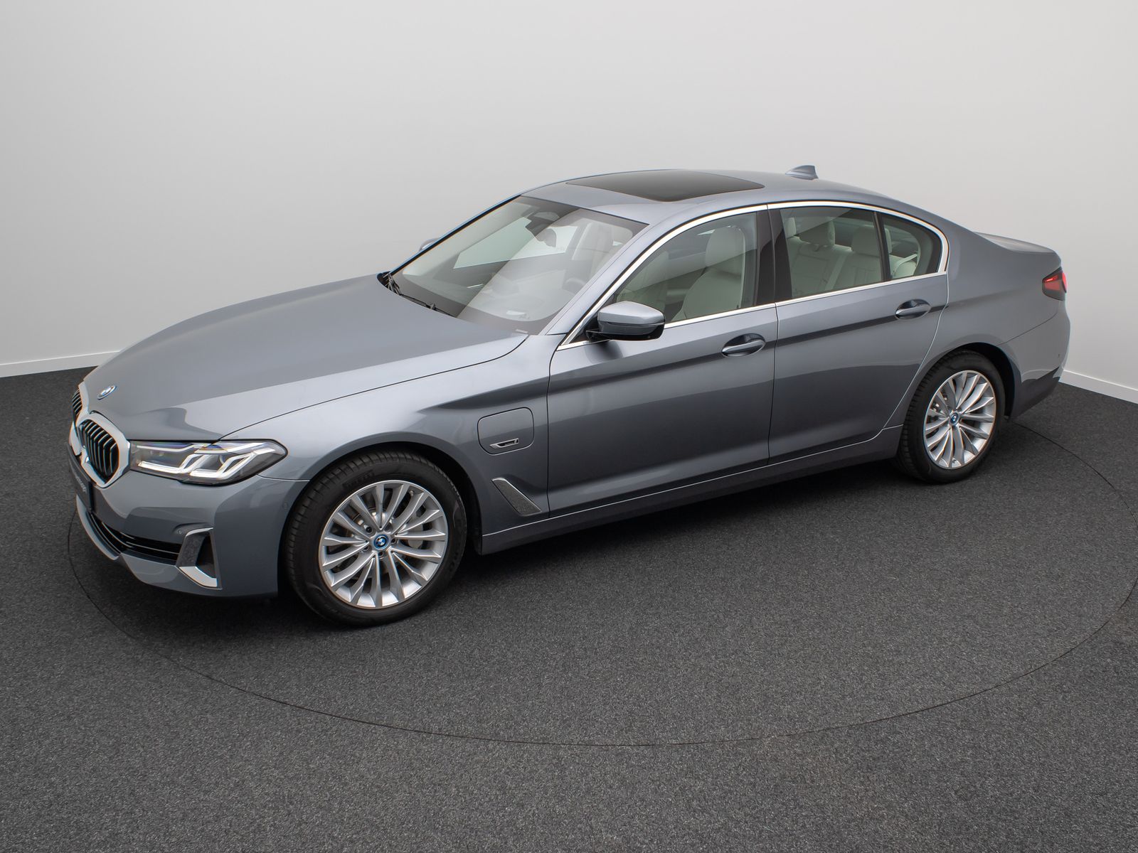 Fahrzeugabbildung BMW 530e Luxury Line 360°Glasdach Laser HUD DAB HiFi