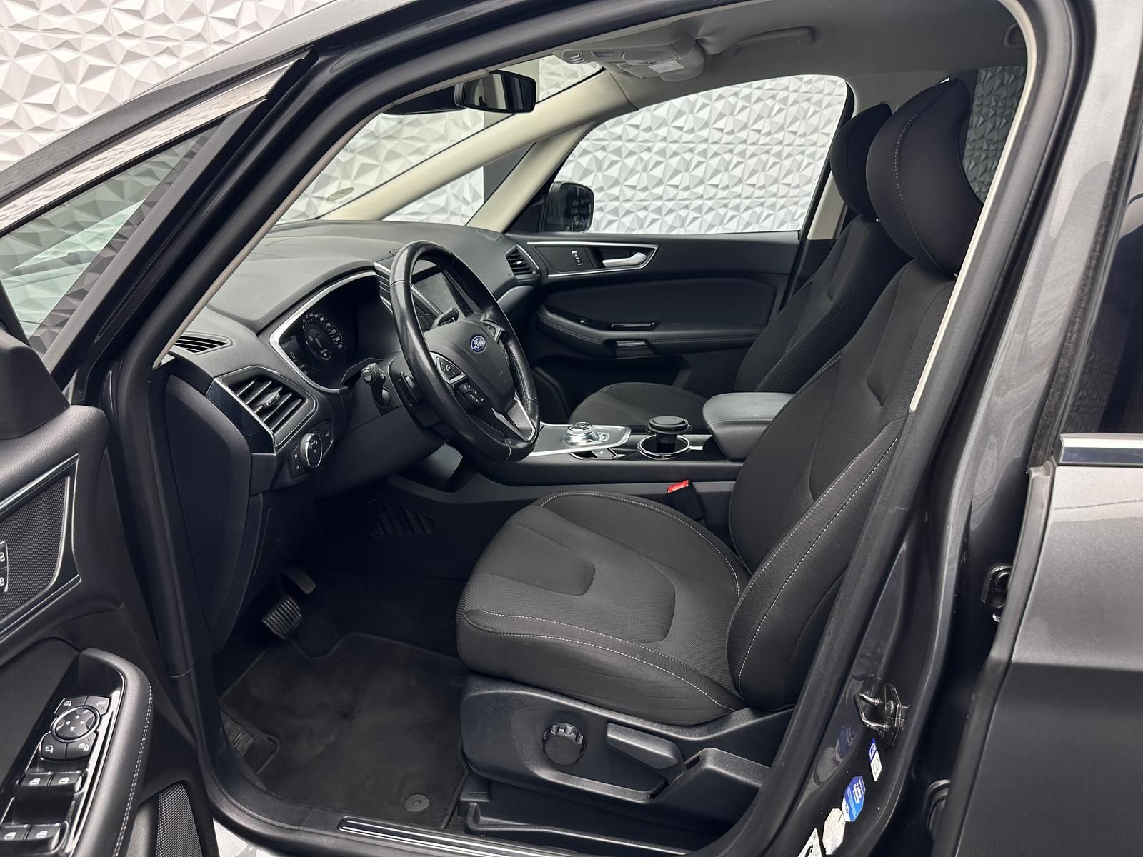 Fahrzeugabbildung Ford S-MAX 2.0 ECOBLUE TITANIUM/7-SITZE/NAVI/RCAM/LED