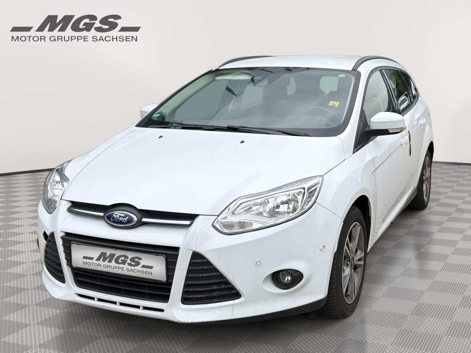 Ford Focus 2013 — interior