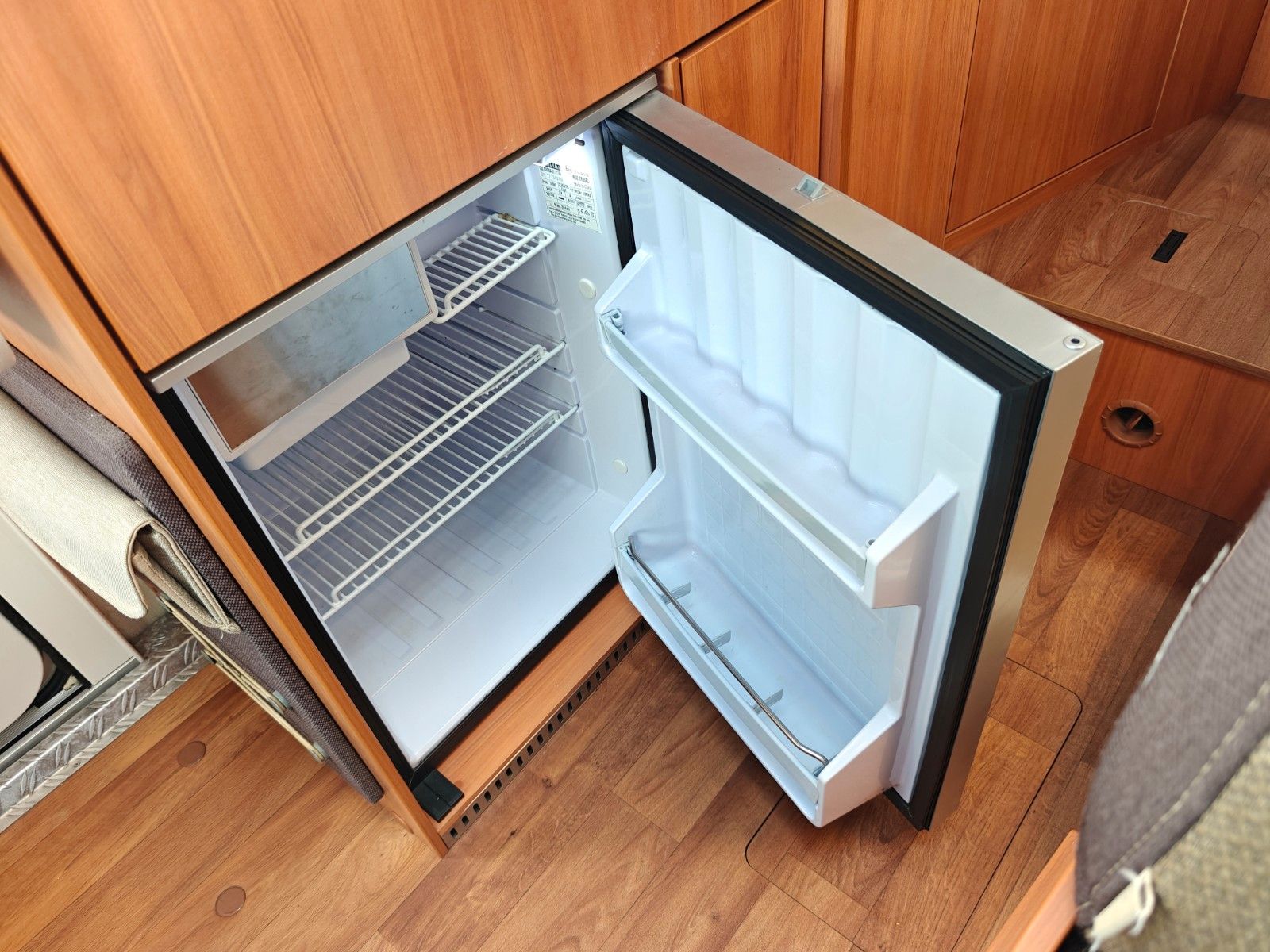 Fahrzeugabbildung HYMER / ERIBA / HYMERCAR Van 374 - Autom. SAT, TV, 2x Solar, DuoControl -