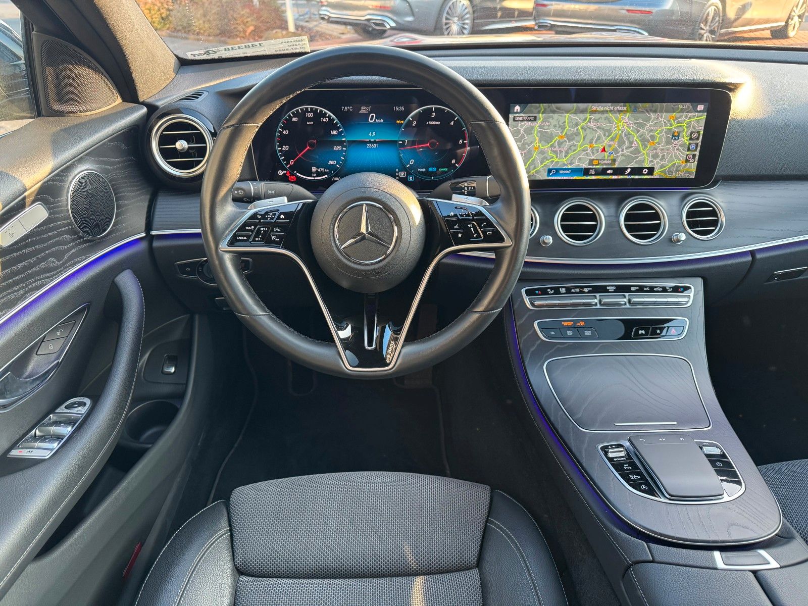 Fahrzeugabbildung Mercedes-Benz E 220d Avantgarde+Pano+AHK+DistrPlus+MultiBeam+