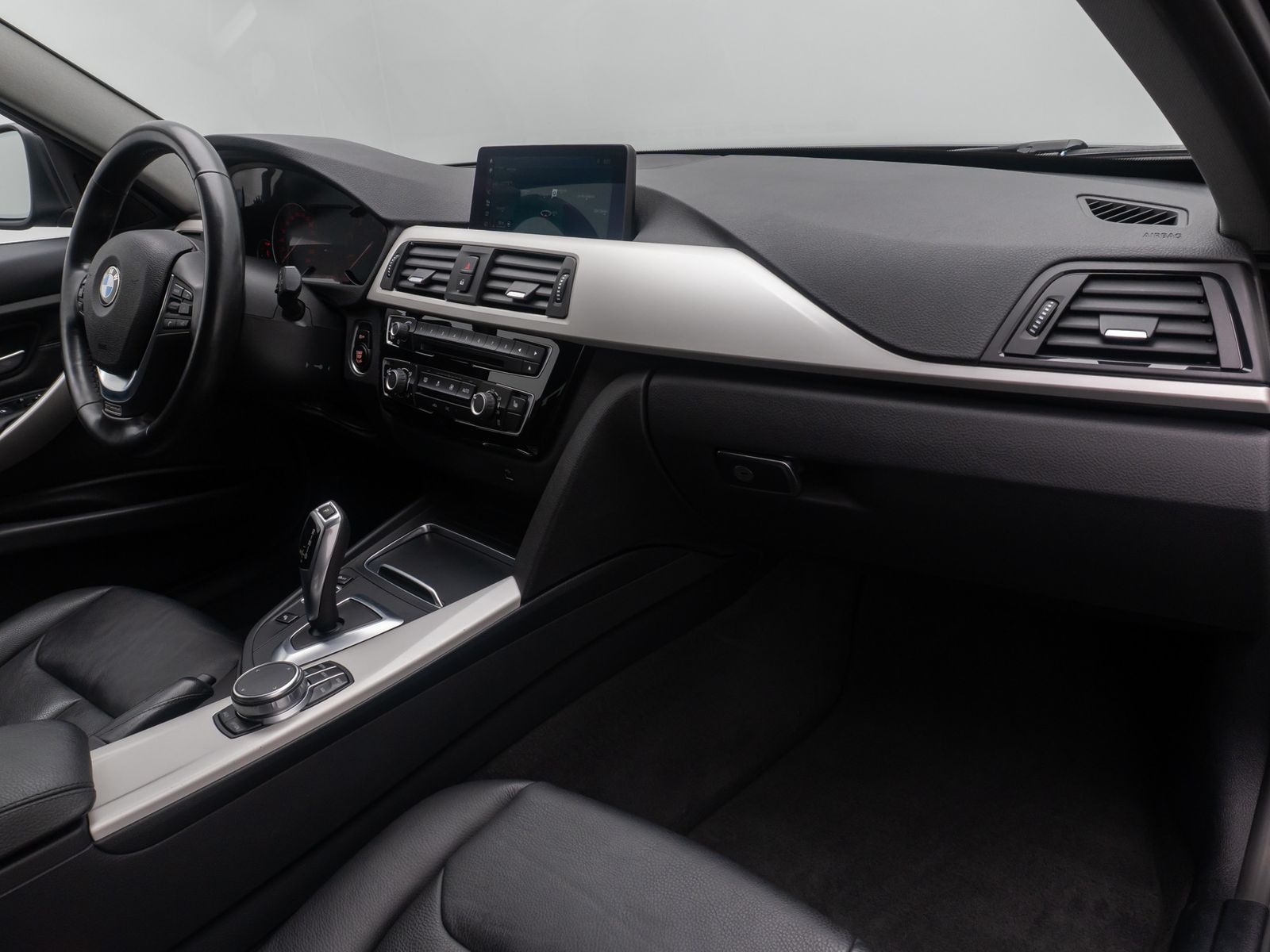 Fahrzeugabbildung BMW 320d HUD HiFi NaviPro Alarm DriveAss Komfo Leder