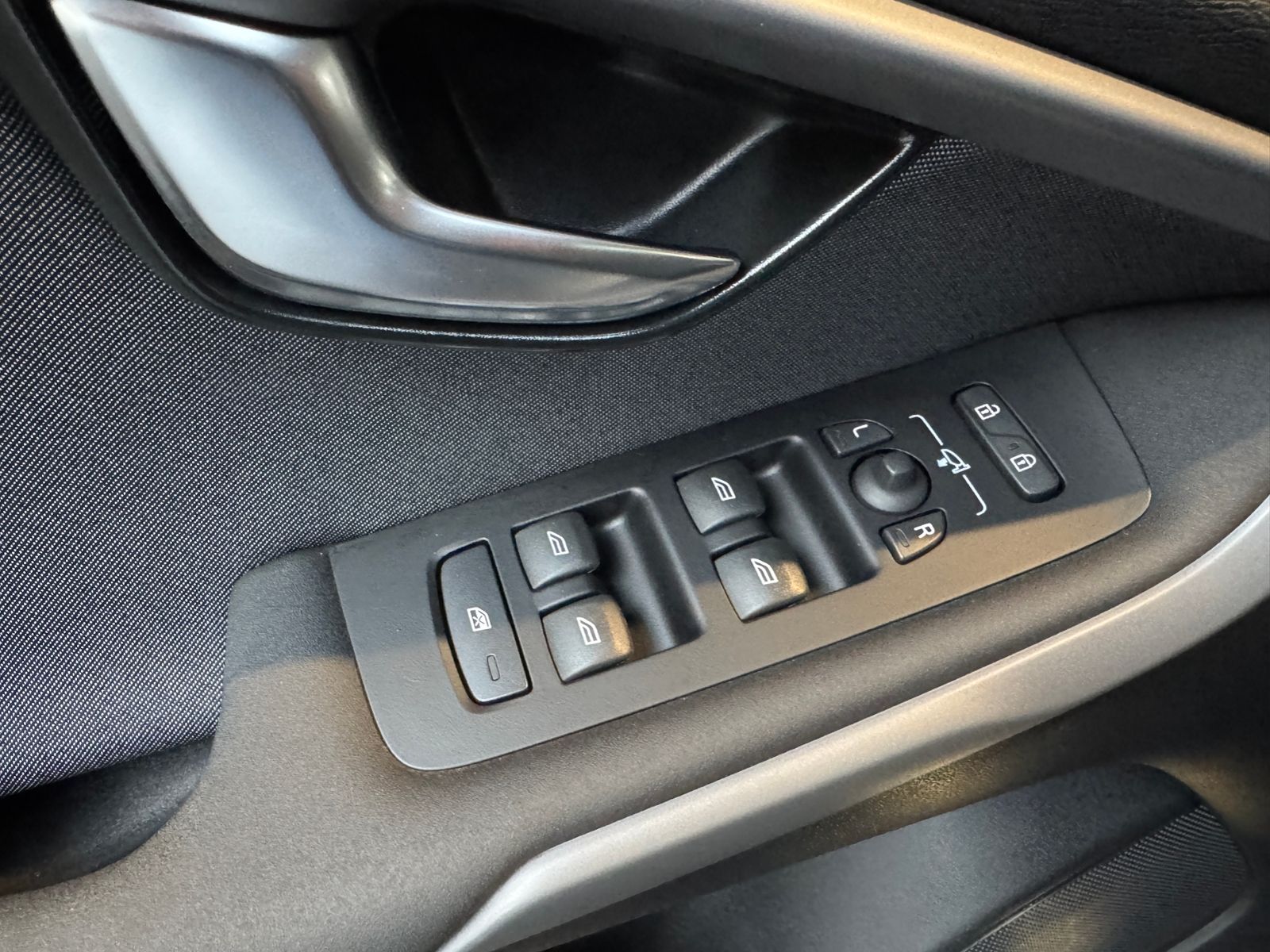 Fahrzeugabbildung Volvo V40 Cross Country Plus KLIMA LED NAVI  AHK