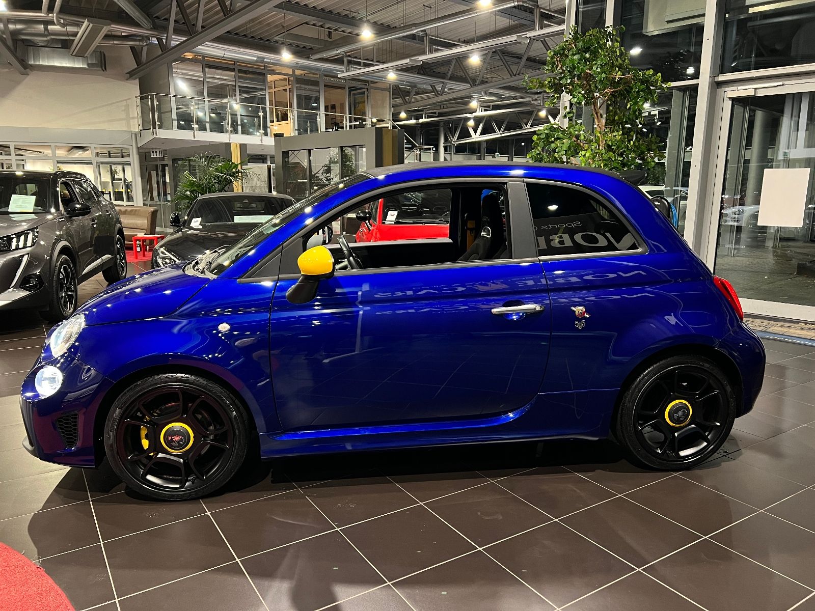 Fahrzeugabbildung Abarth 595C Pista KLIMA Navi CARPLAY PDC