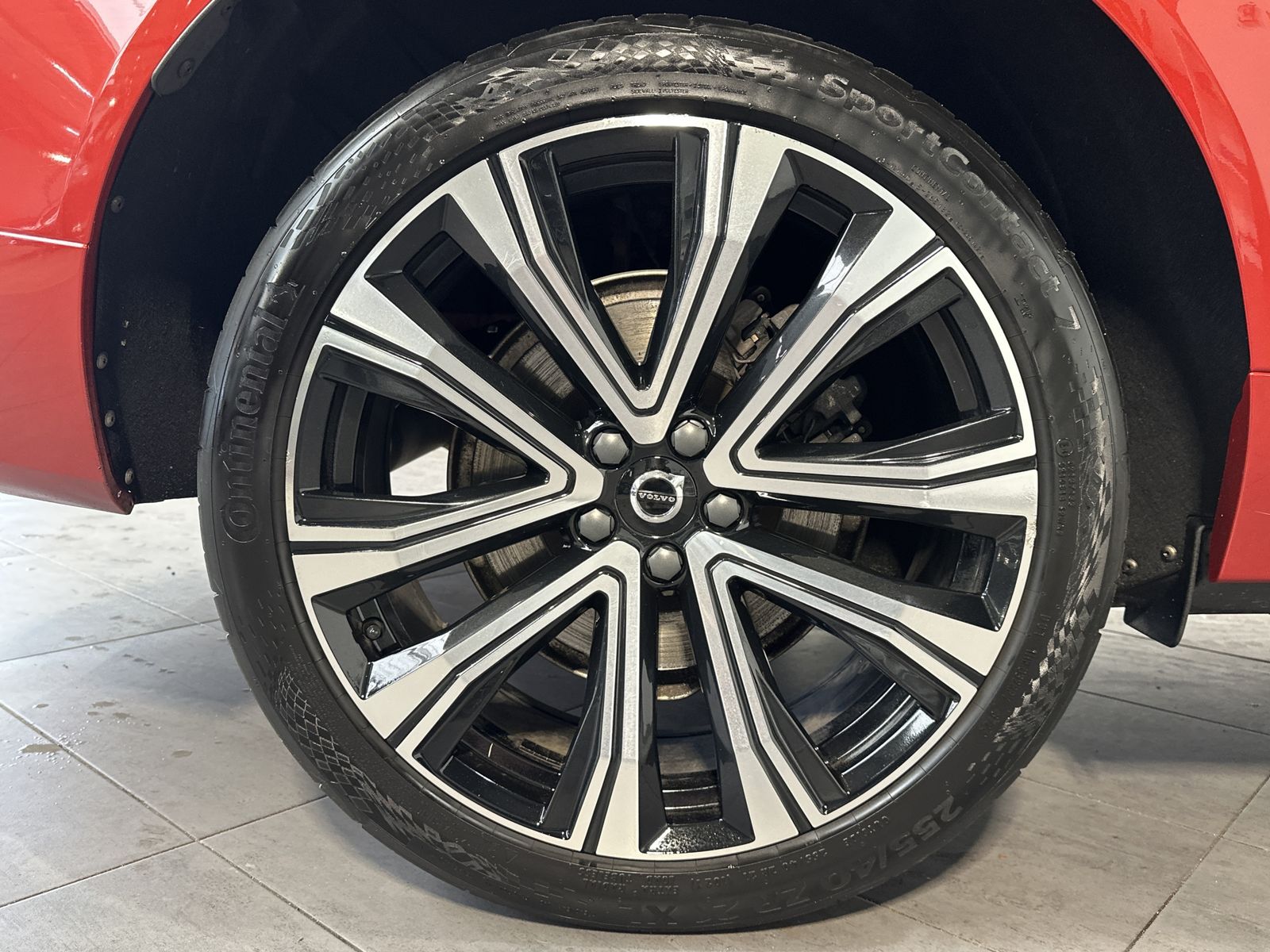 Fahrzeugabbildung Volvo XC60 T6 AWD R-Design NAV+LED+AHK+360°+H&K+PANO