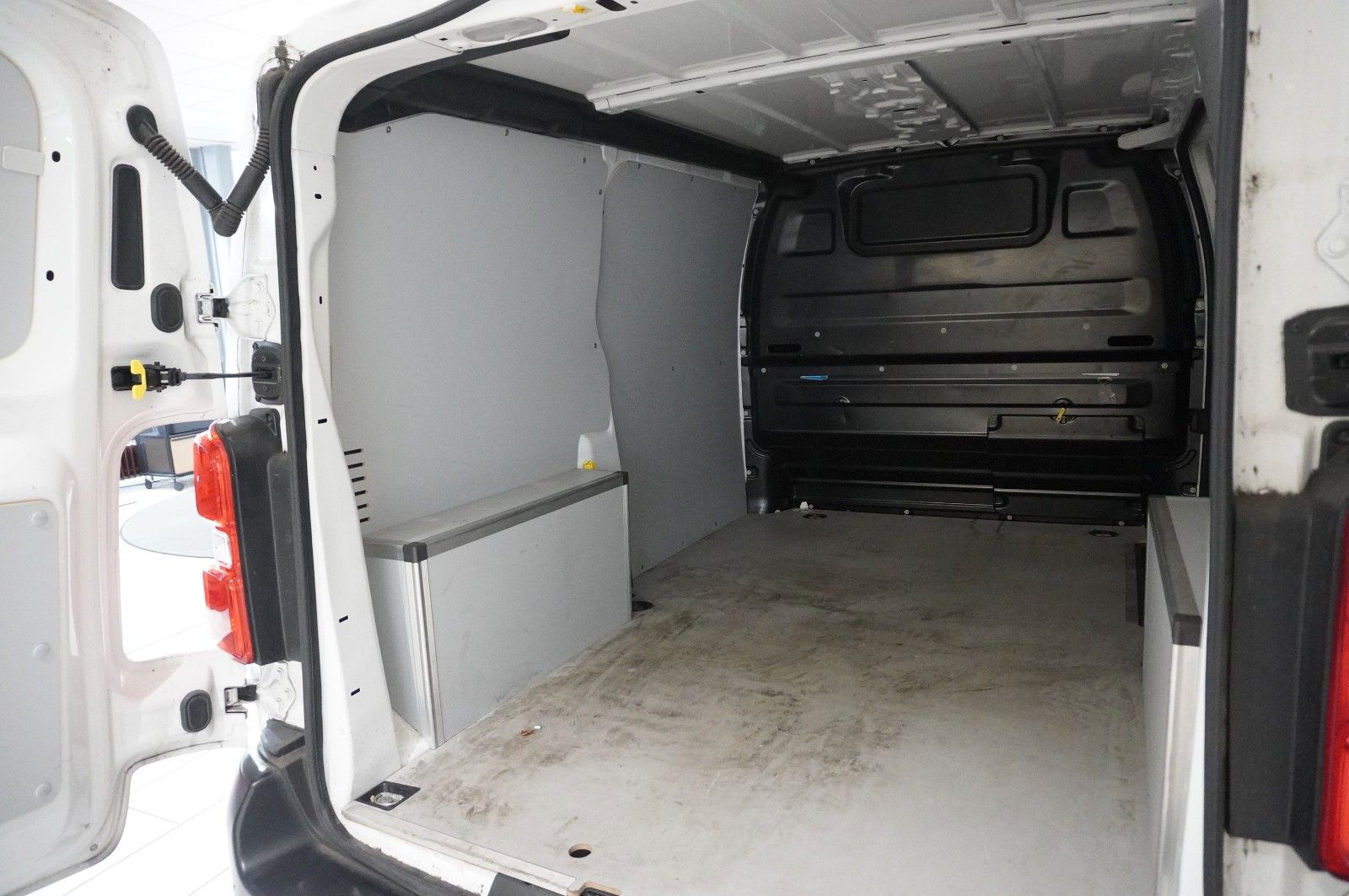 Fahrzeugabbildung Opel Vivaro Cargo 1.5D M EDITION KLIMA/DAB+/PDC/TEMP.