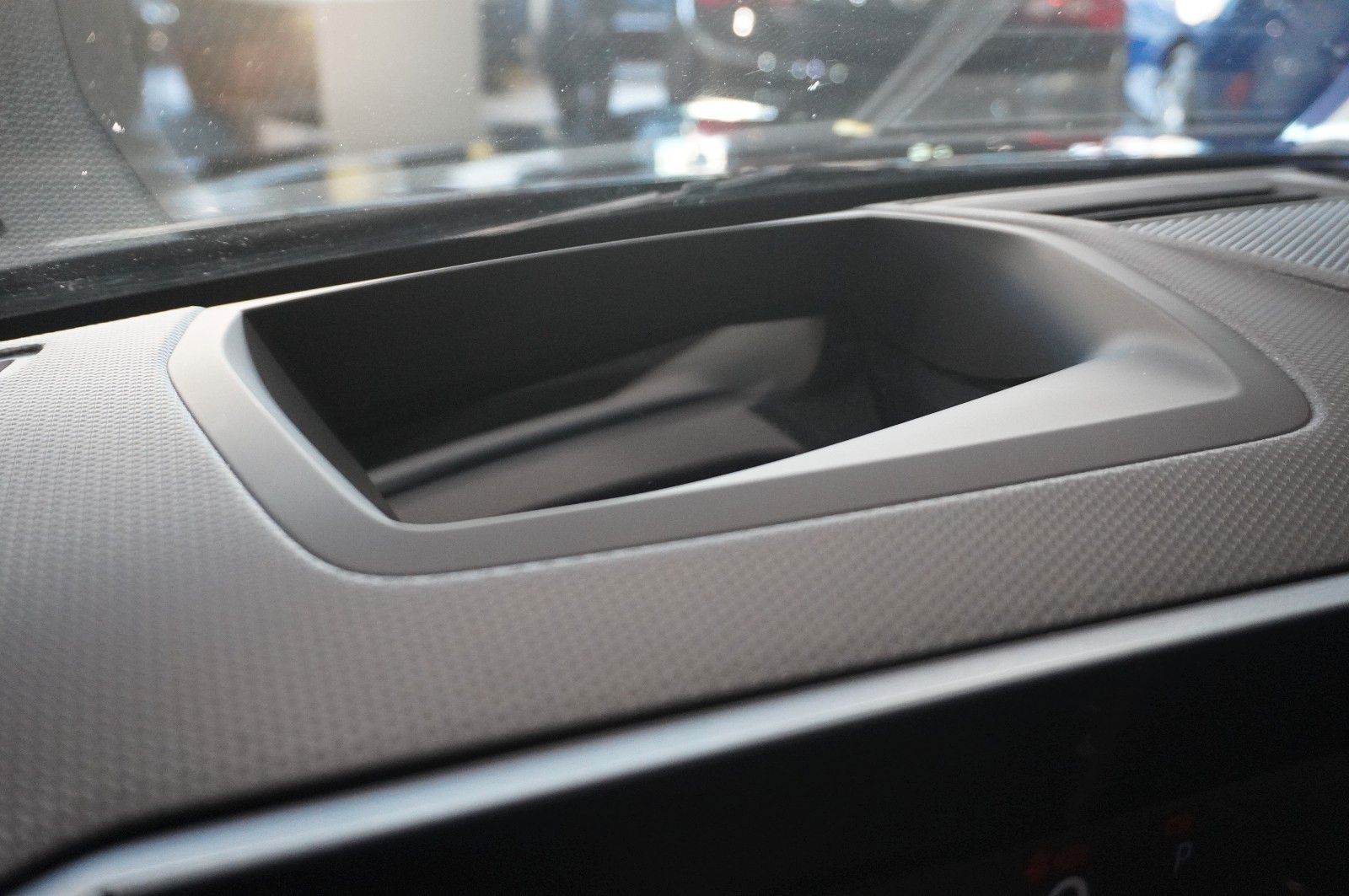 Fahrzeugabbildung Opel Astra L ST 1.2T ULTIMATE NAVI/LED/360°/HUD/AHK