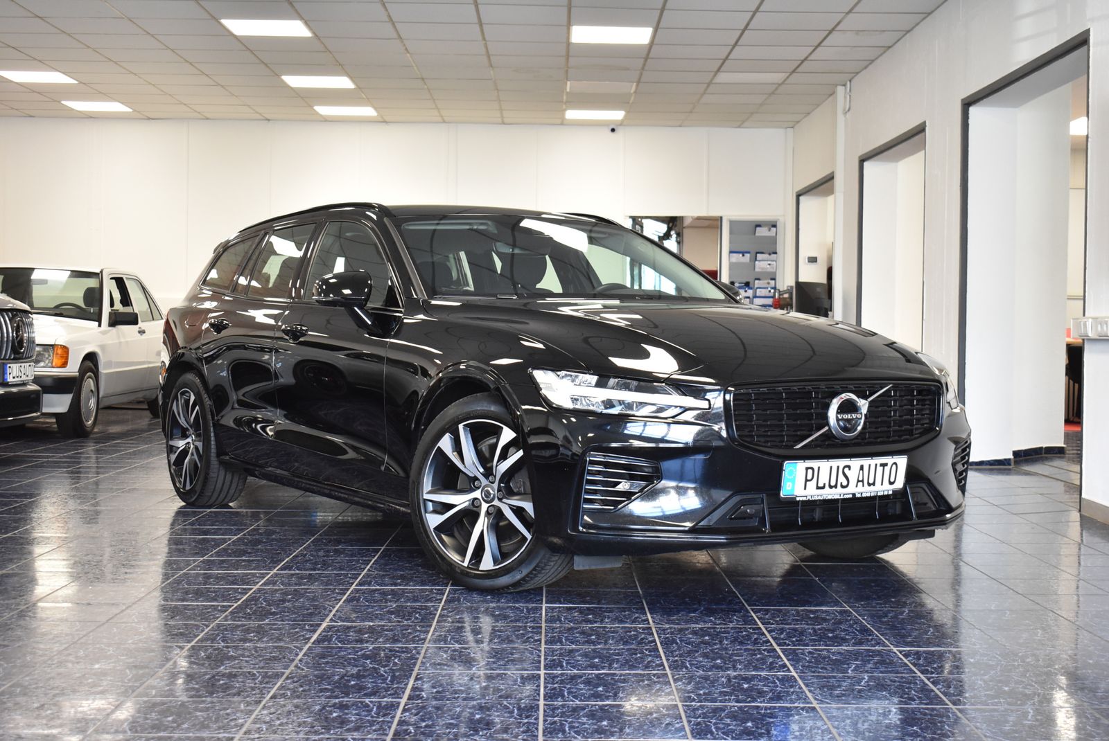 Volvo V60 R-Design Expres Recharge Plug-In Hybrid AWD
