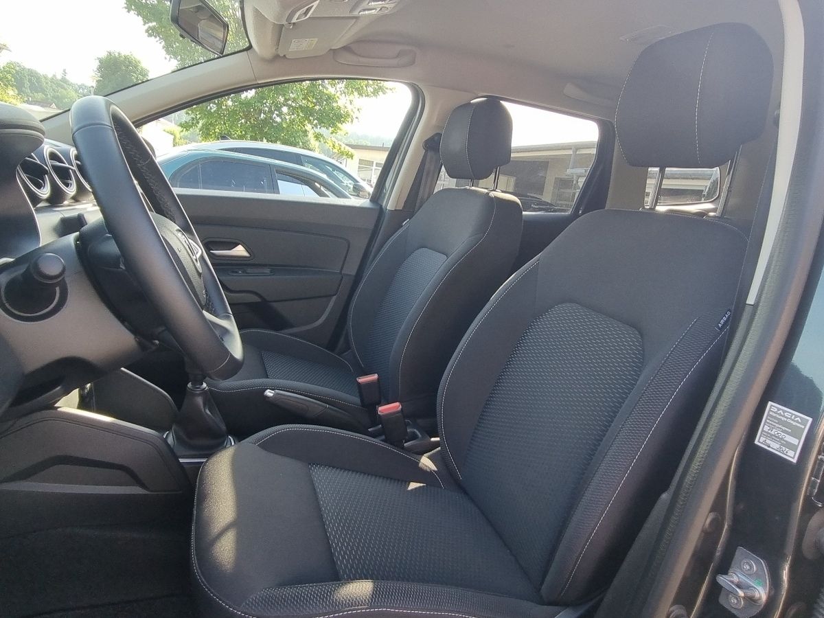 Fahrzeugabbildung Dacia Duster Urban TCe 130 4WD