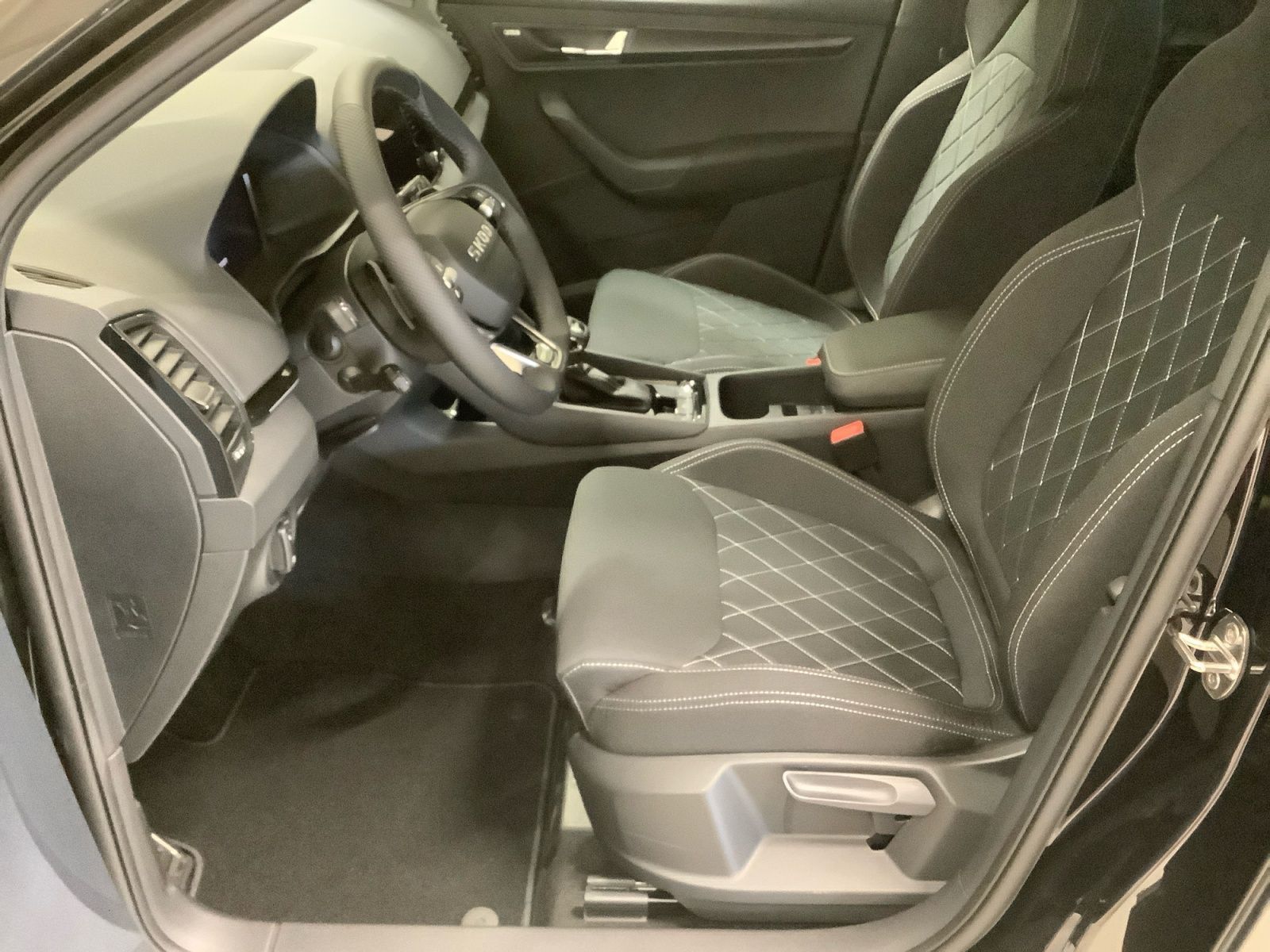 Karoq Sportline TDI 110 kW DSG NAVI LED AHK