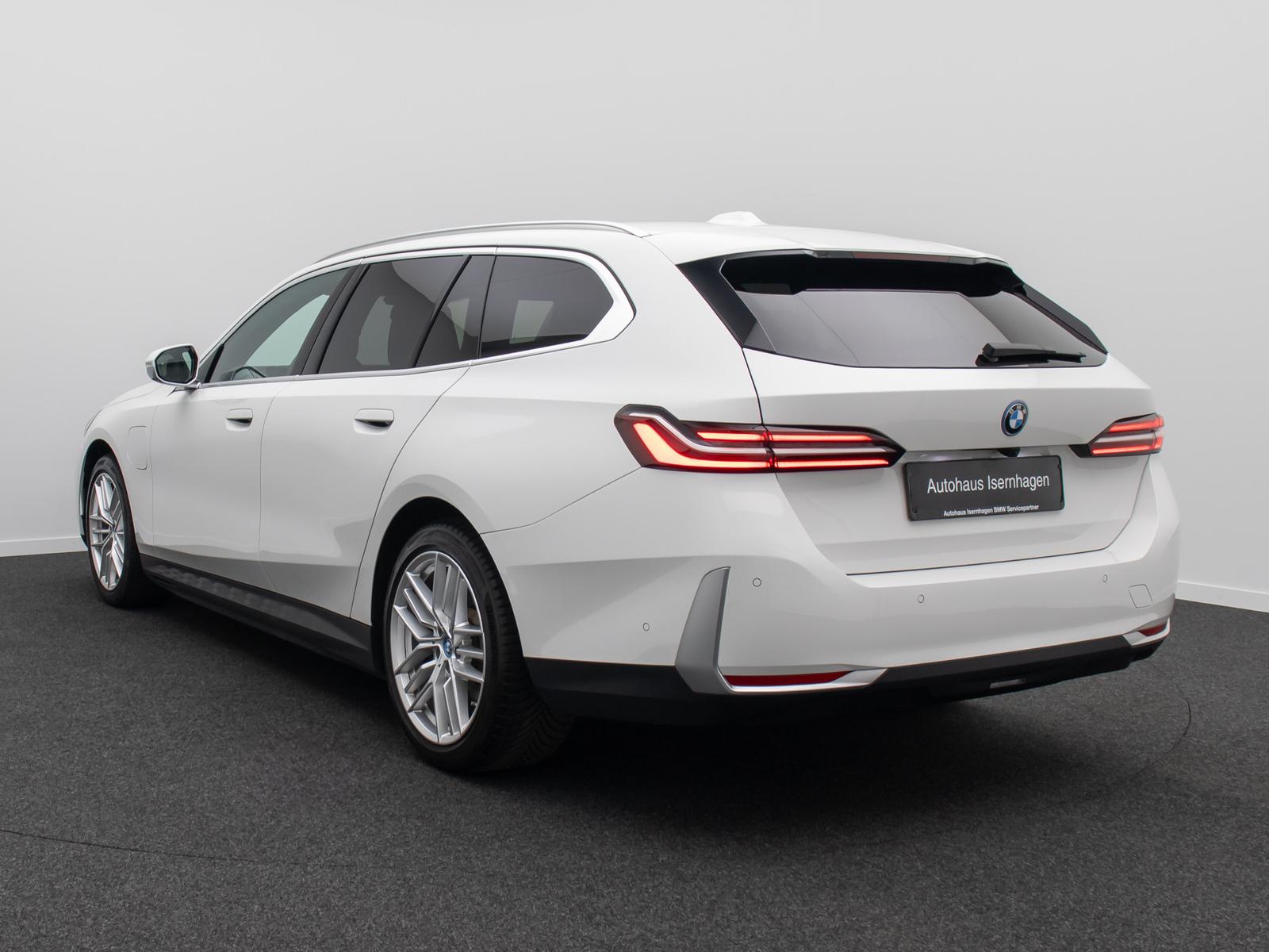 BMW 530e Kamera DAB Alarm DigitKey Widscreen 19Zoll