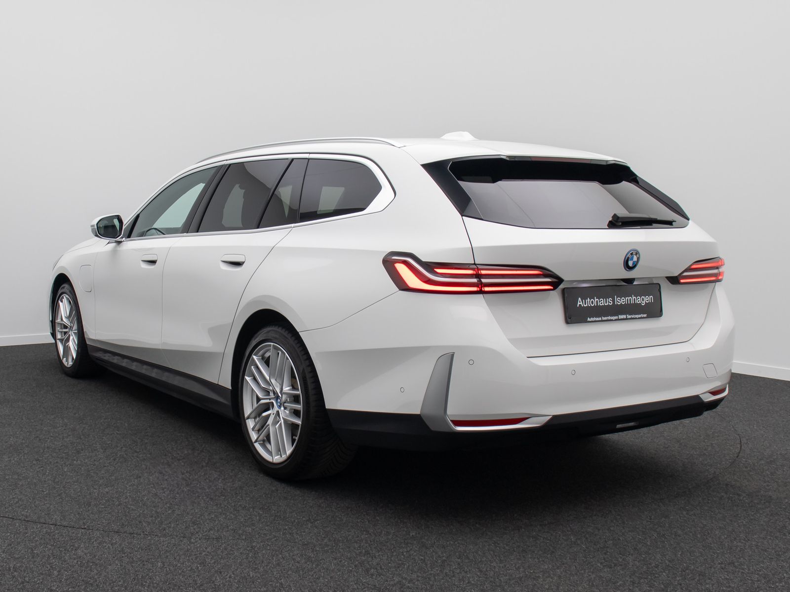Fahrzeugabbildung BMW 530e Kamera DAB Alarm DigitKey Widscreen 19Zoll