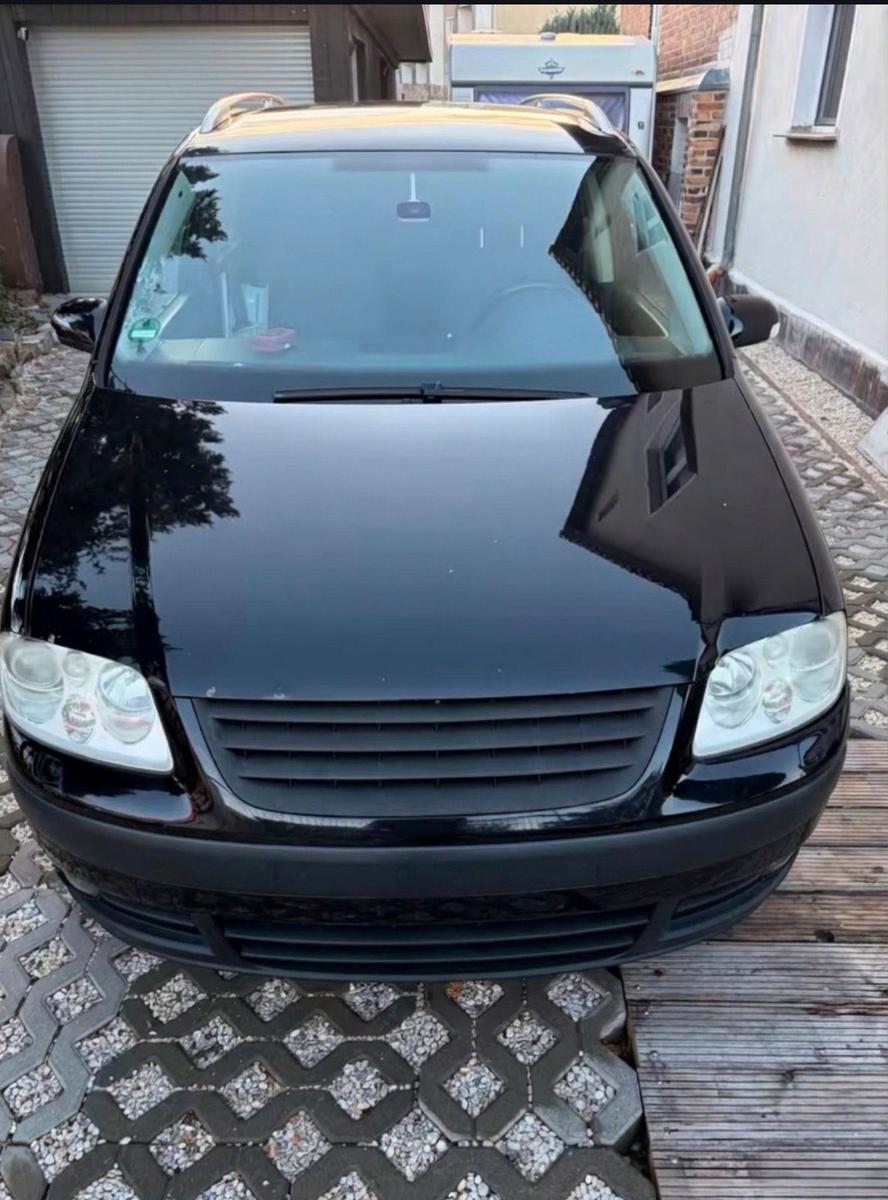 Volkswagen Touran 2006 — rear view
