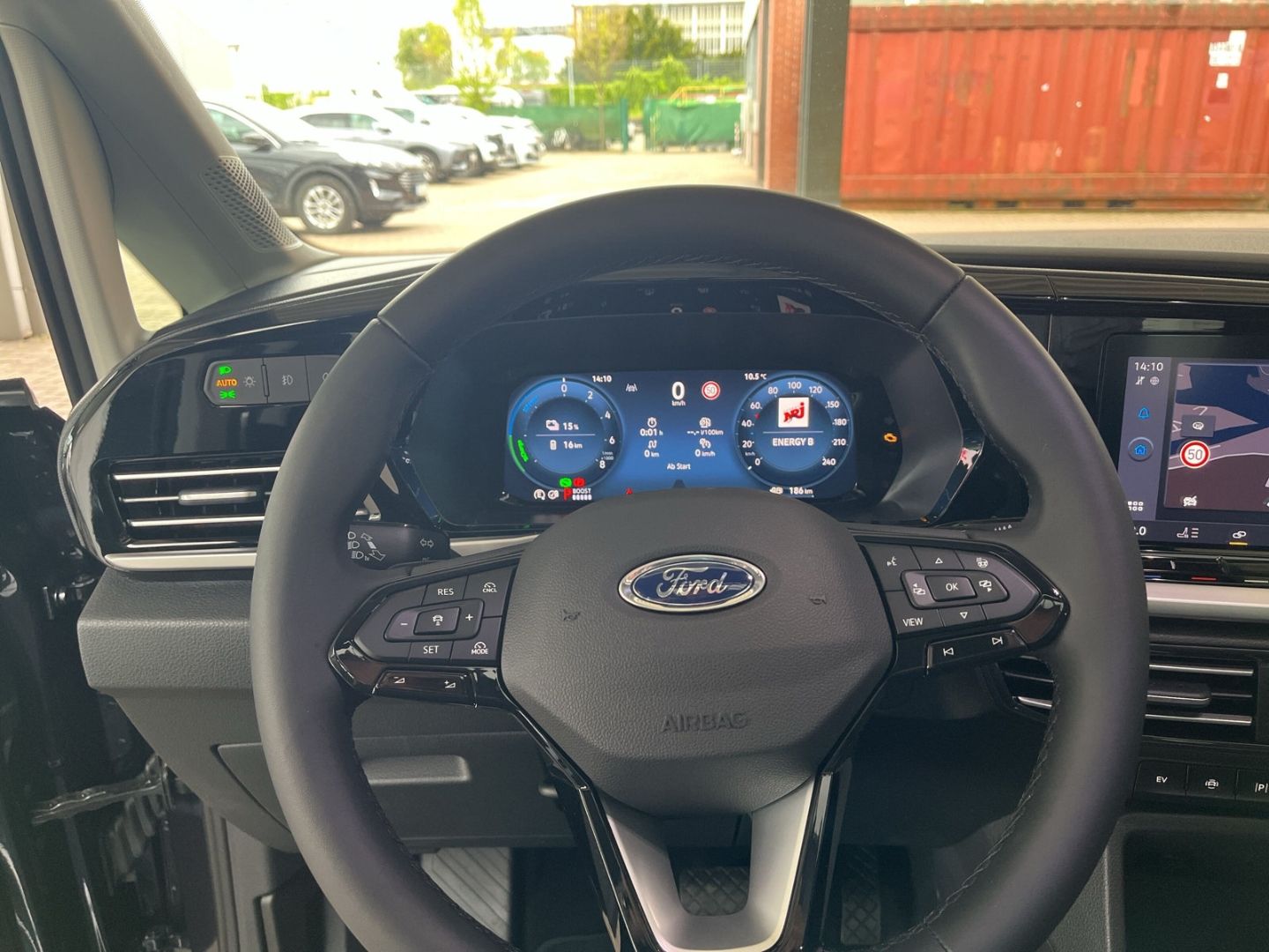 Fahrzeugabbildung Ford Tourneo Connect PHEV Active Pano Dig. Cockpit LE