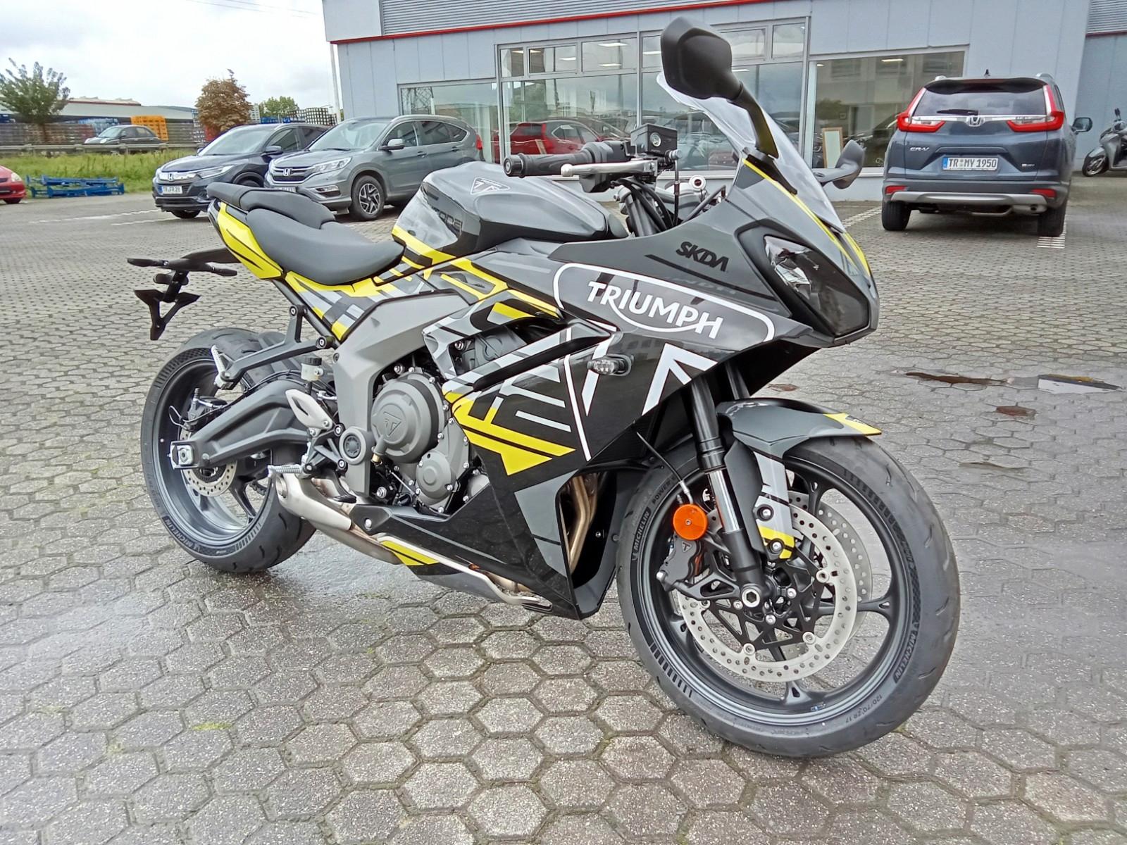 Triumph Daytona 660 inkl. Graphik Kit von SKDA