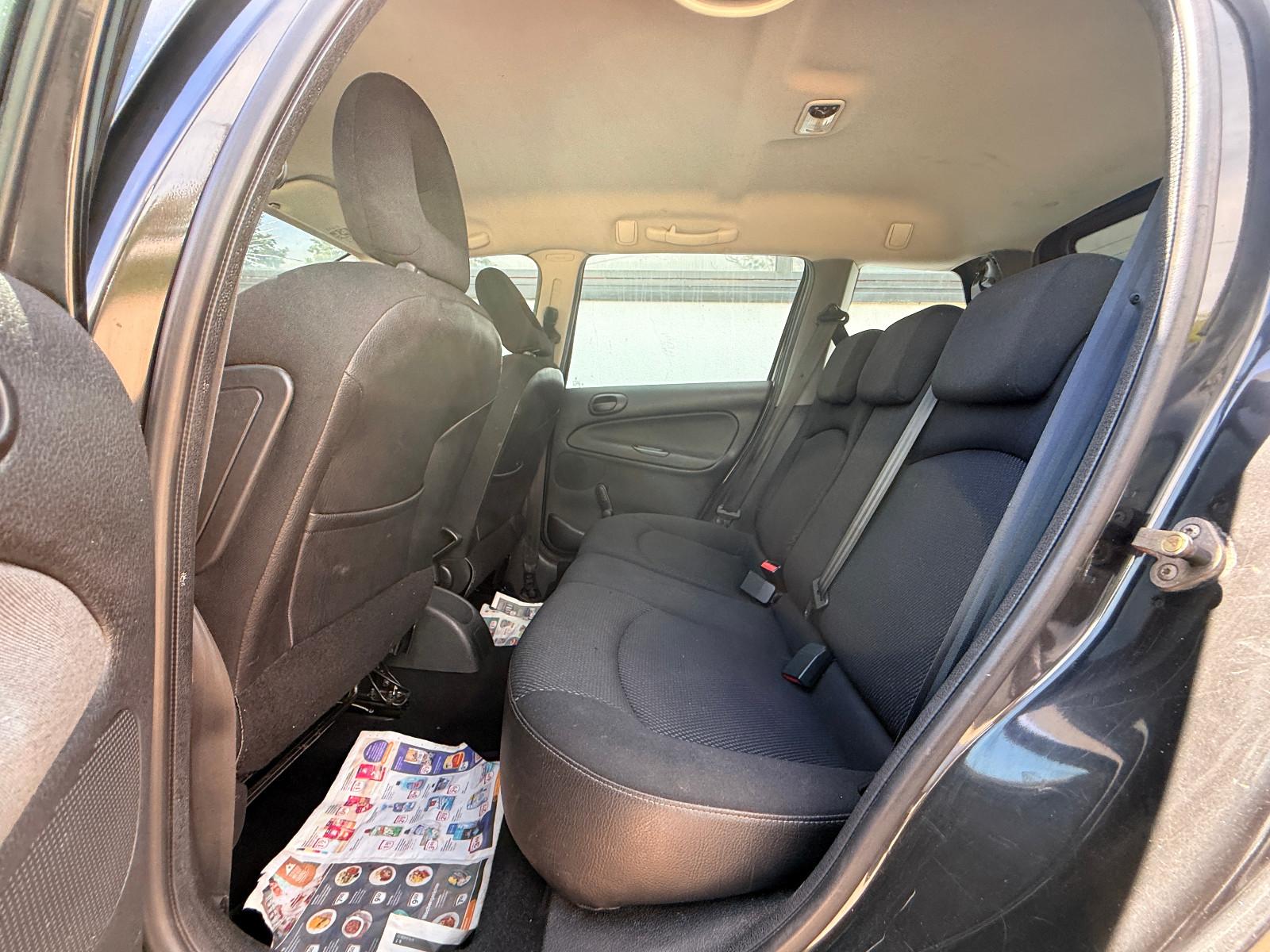 Peugeot  2006 — photo 20