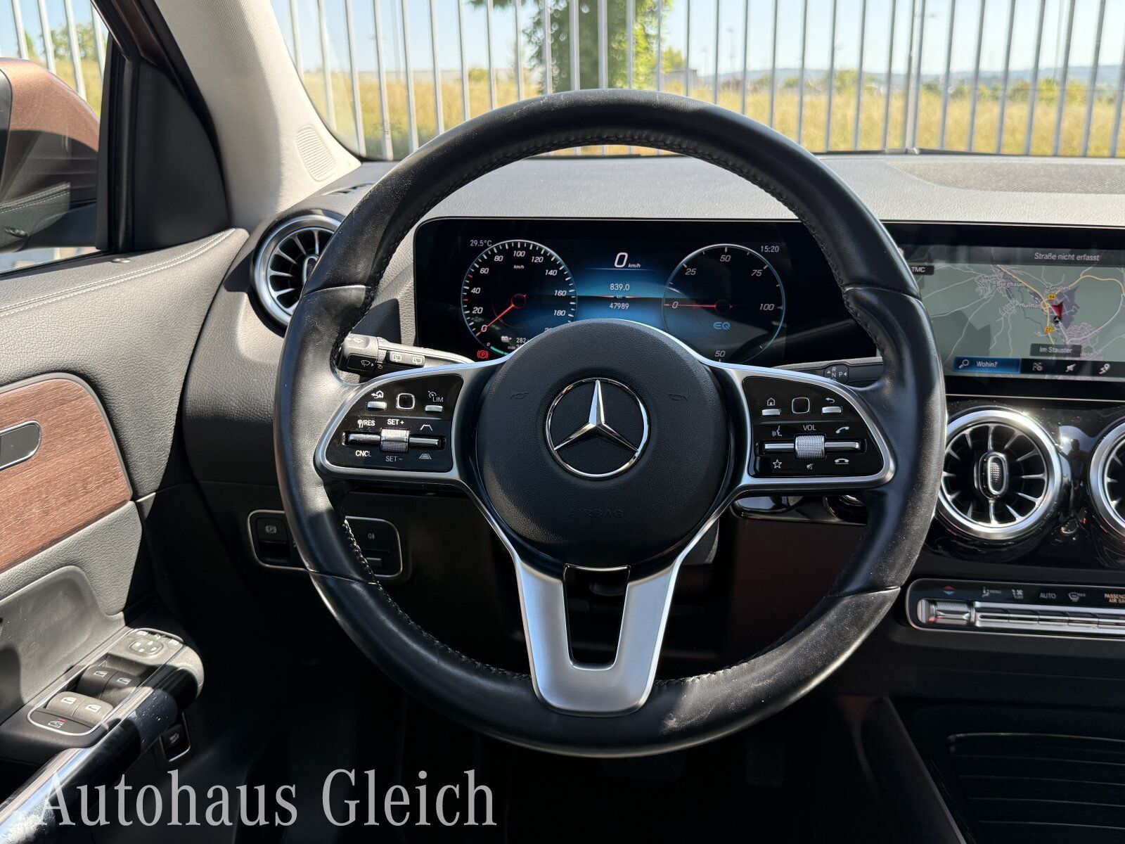 Fahrzeugabbildung Mercedes-Benz EQA 300 Progressive 4Matic Navi/Pano.-Dach/Klima
