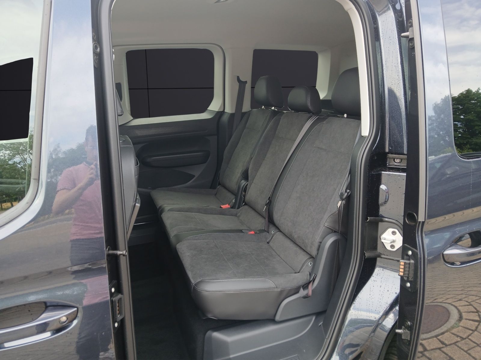 Fahrzeugabbildung Volkswagen Caddy TSI Life DSG CarPlay AID ACC RFK SH LM