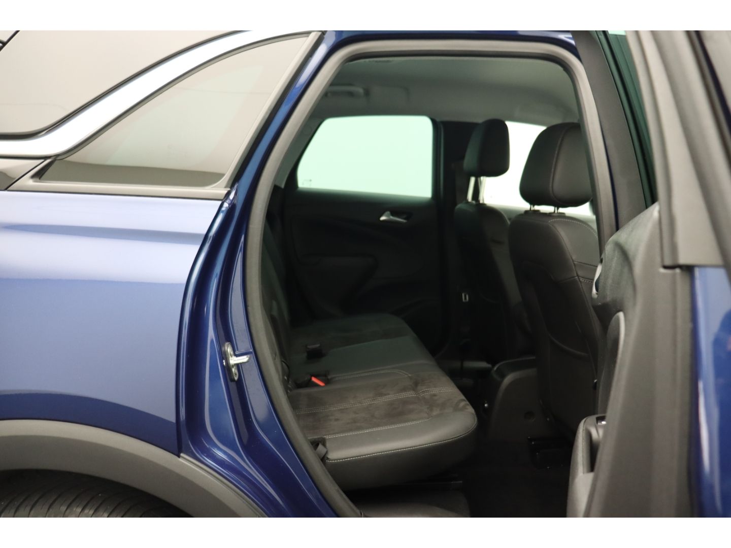 Fahrzeugabbildung Opel Crossland Ultimate 1.2 Totwinkelassistent Alcant