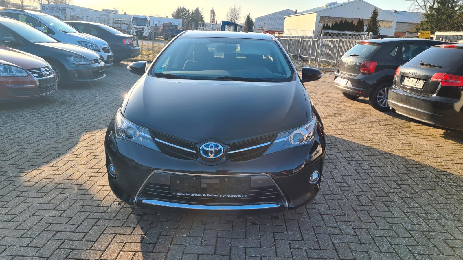 Toyota Auris Hybrid Life+