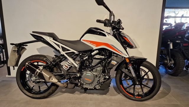 KTM 390 Duke 2022 / 1. Hand, Tieferlegung 30mm