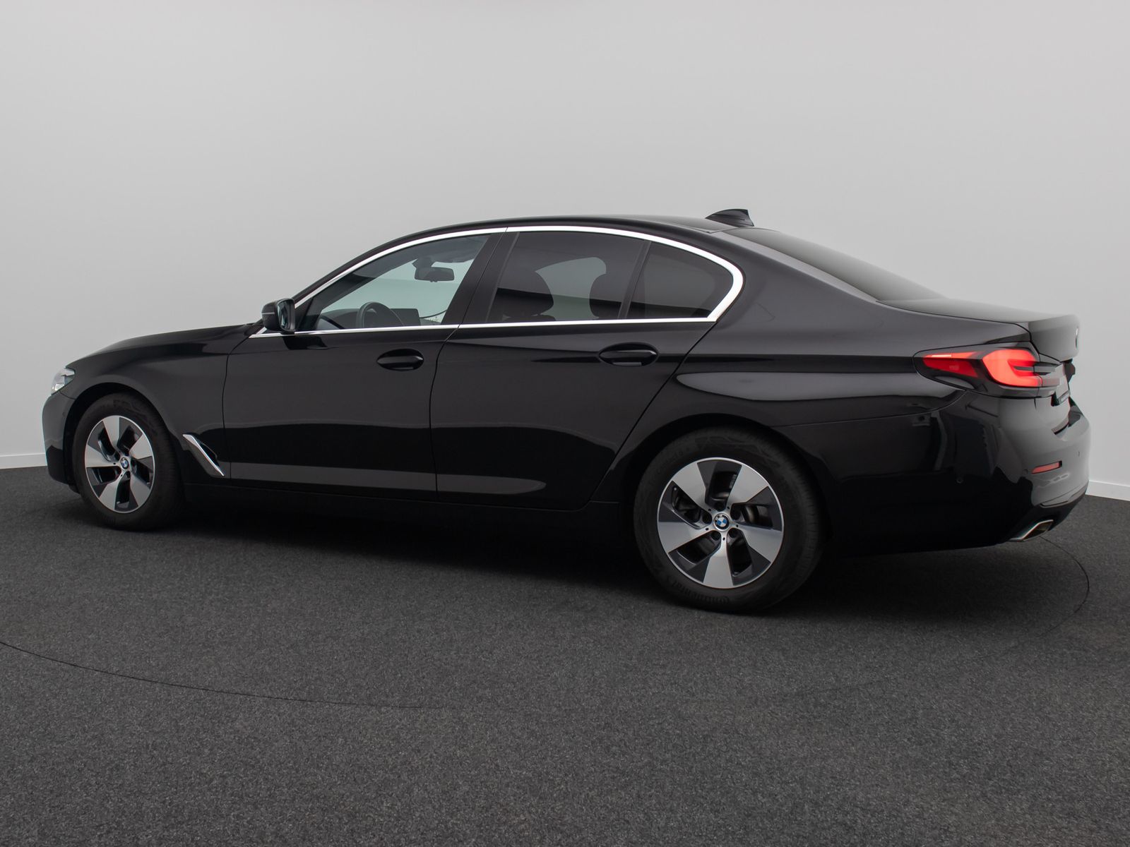 Fahrzeugabbildung BMW 520i Kamera DAB CockPitPro StandhzgAlarm LED