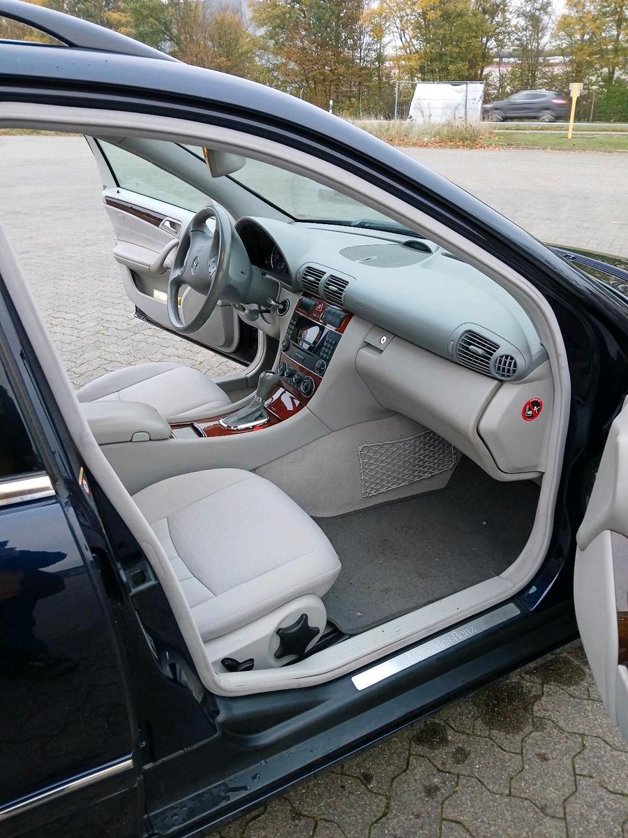 Mercedes-Benz C200 2005 — photo 11