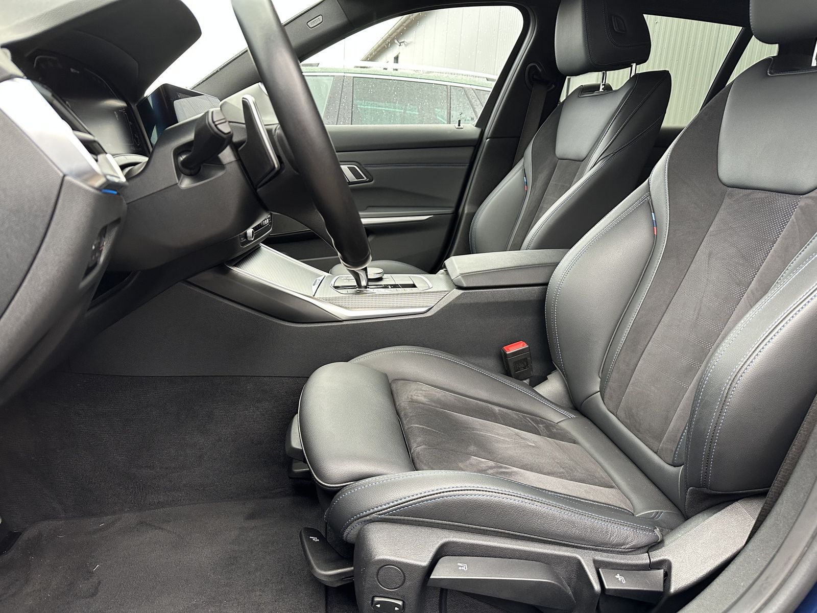 Fahrzeugabbildung BMW 330e Touring xDrive M-Sport NAV+LED+ACC+KAM+H&K