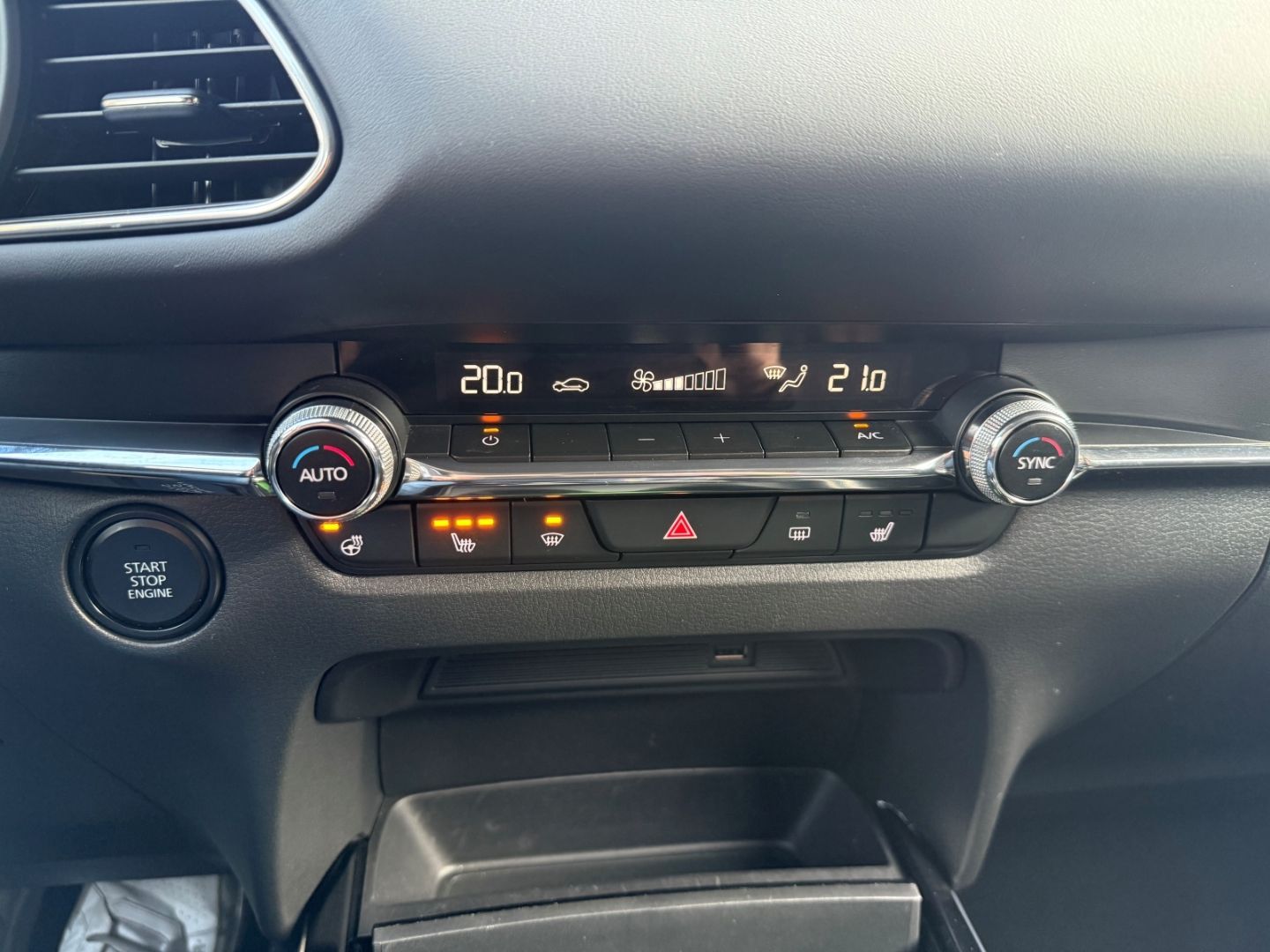 Fahrzeugabbildung Mazda CX-30 2.0 SKYACTIV-G  SHZ+LHZ+Kamera+HUD