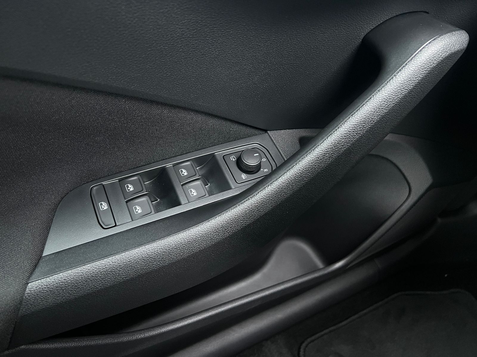 Fahrzeugabbildung SKODA Scala Drive 1.0 TSI *Black package, Vorb. AHK, L