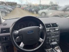 Fahrzeugabbildung Ford Mondeo 2.0 Ghia Automatik 8fach bereift