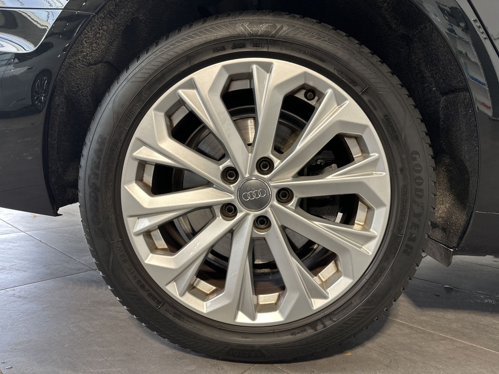 Fahrzeugabbildung Audi A4 Avant 35 TFSI Advanced NAV+LED+V-COCKPIT+17ZO