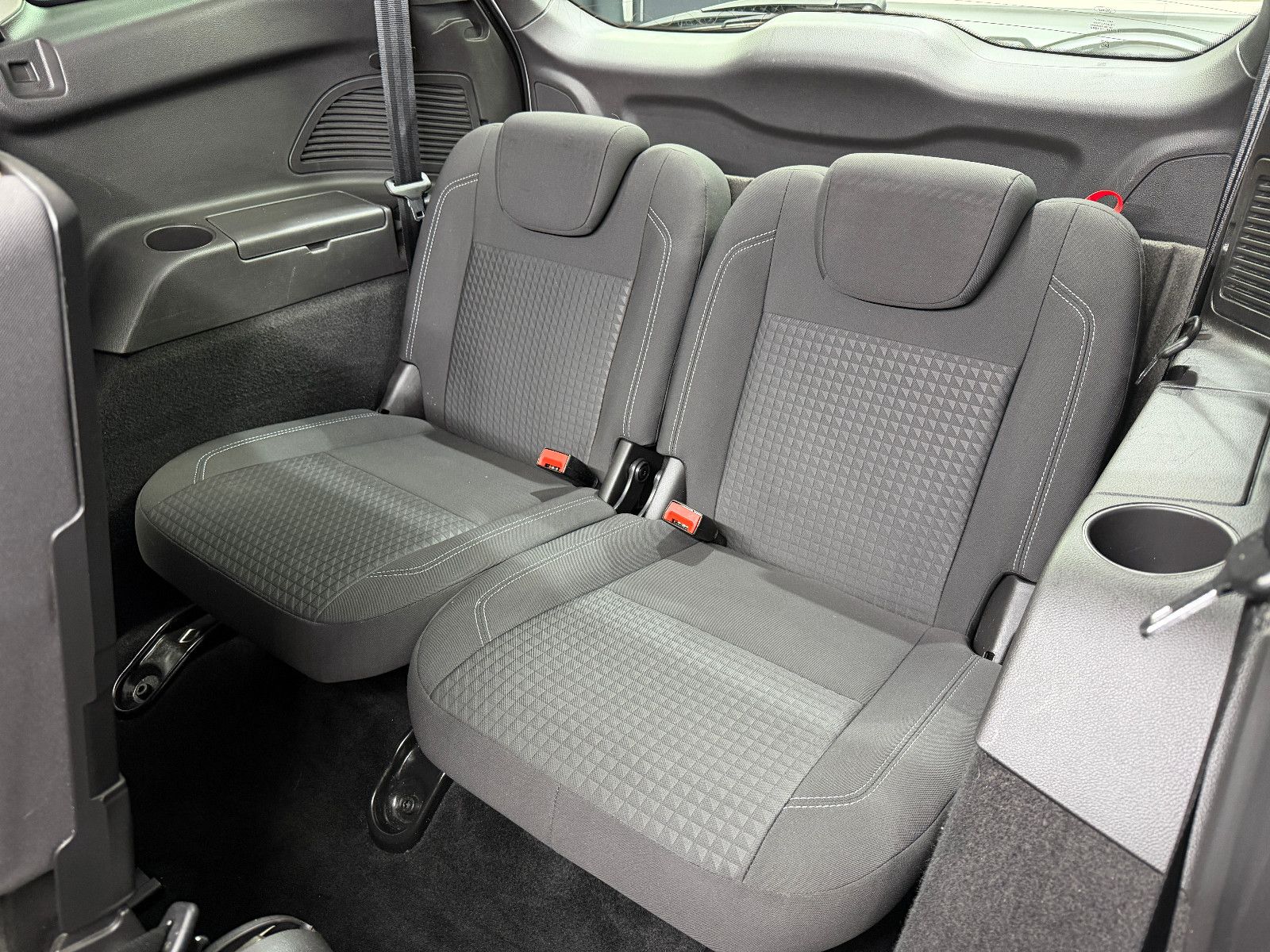 Fahrzeugabbildung Ford Grand C-Max |7-SITZER|PDC|TEMPOMAT