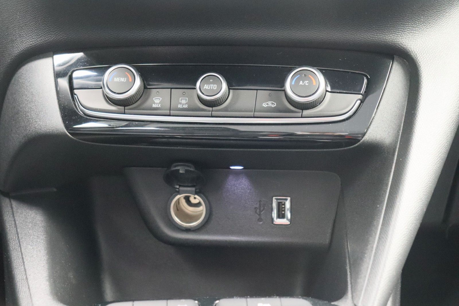 Fahrzeugabbildung Opel Corsa F e Elegance 11kW