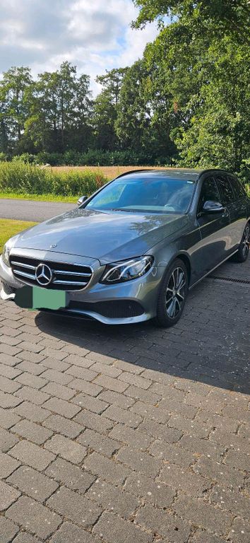 Image of Mercedes-Benz E 200
