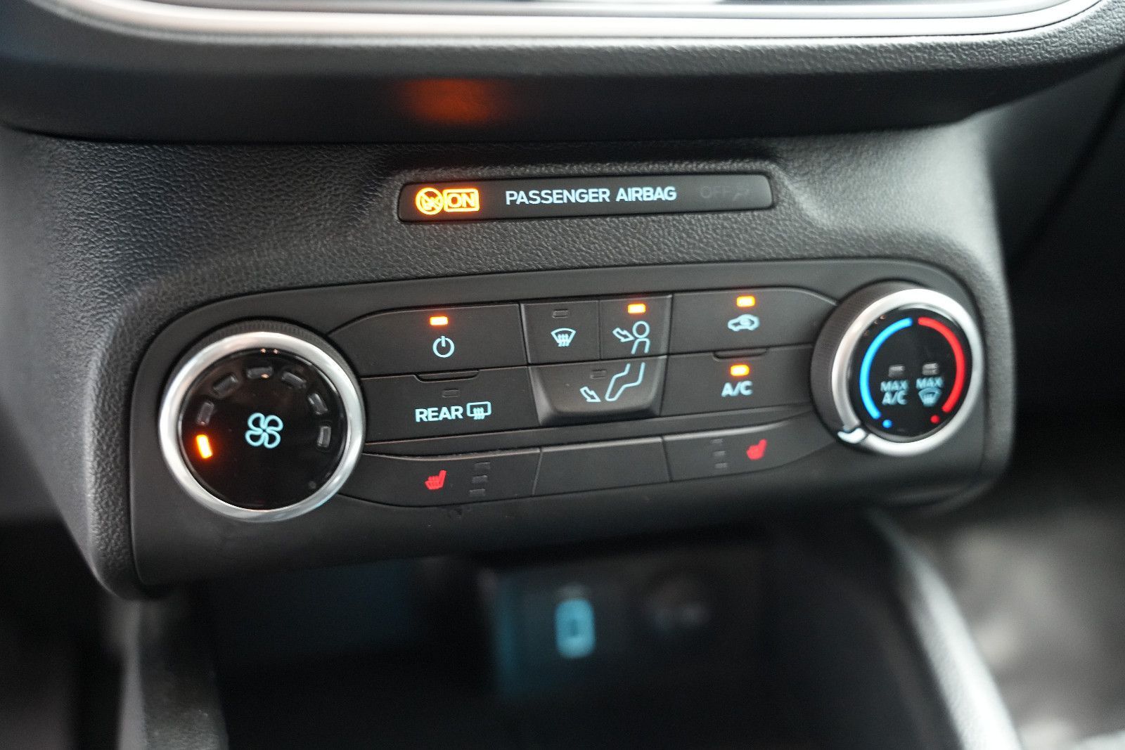Fahrzeugabbildung Ford Focus Turnier Cool & Connect *Navi*SHZ*Klima*PDC