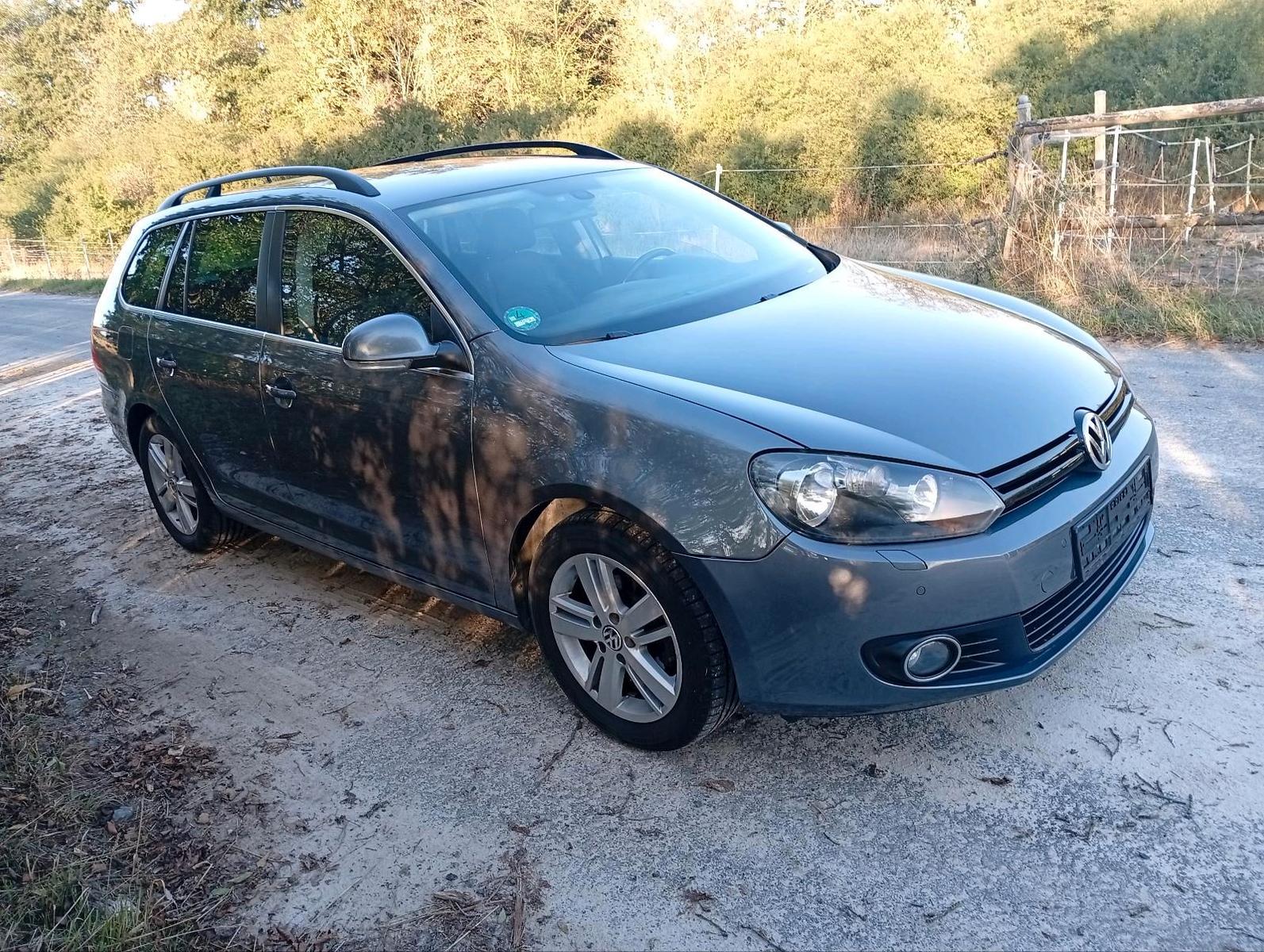 Volkswagen Golf 2010 — engine 105 HP (77kW)