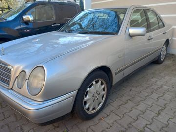 Mercedes E 240 - 3