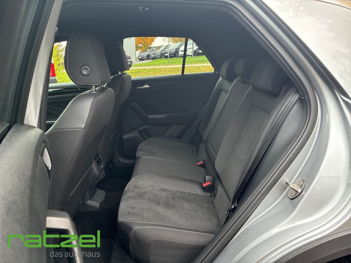 Fahrzeugabbildung Volkswagen T-Roc 1.0 TSI R-Line Sportpaket Navi Digitales C