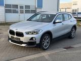 BMW X2 sDrive 18 i - silberne BMW X2