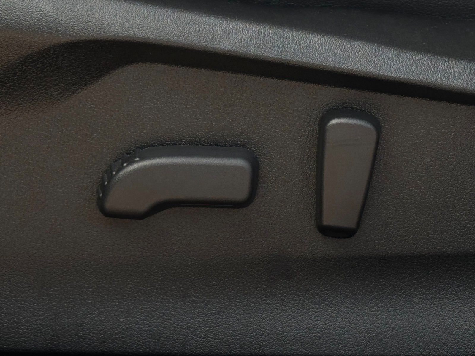 Fahrzeugabbildung Subaru Forester 2.0ie Platinum Standhzg. Pano Leder AHK