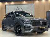 Volkswagen Touareg R 3.0 TSI/eHybrid*4x4*PANO*MATRIX-LED* - Volkswagen Touareg R mit Hybrid-Antrieb (Benzin/Elektro)