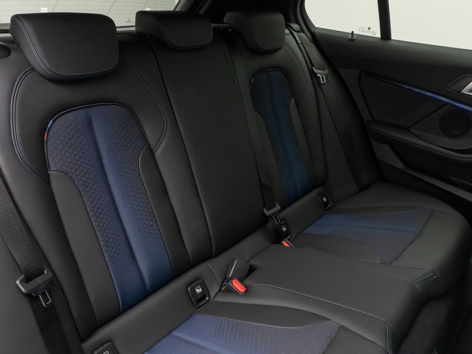 Fahrzeugabbildung BMW 120i M Sport Panorama PDC DAB Lenkrhzg Komfort