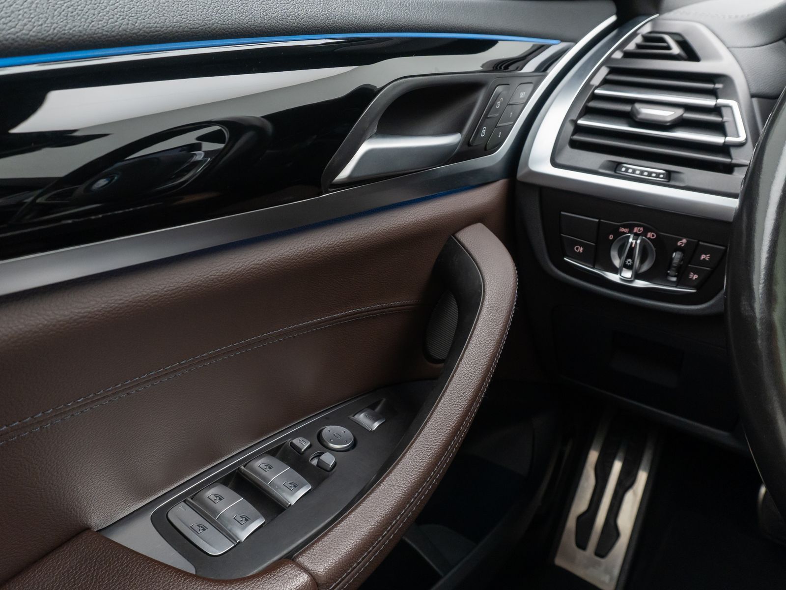 Fahrzeugabbildung BMW iX3 Impressive M Sport Panorama 360° HUD DAB H/K